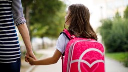 Cómo llevar bien la mochila del colegio