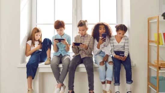 ¿Por qué las redes sociales atraen a los adolescentes y les causan adicción?