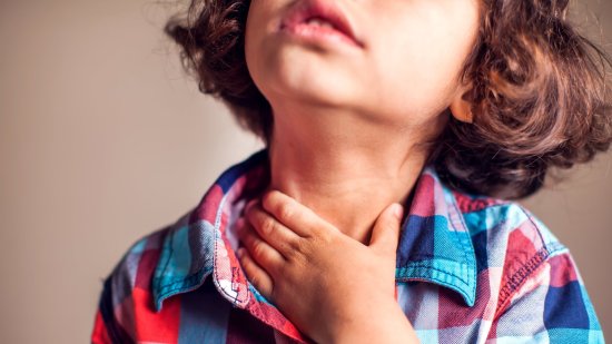 Carraspera o picor de garganta en niños: qué hacer y cómo aliviarlo