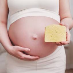 Los quesos seguros en el embarazo según una nutricionista