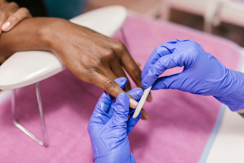 Pintarse las uñas en el embarazo: ¿es recomendable?