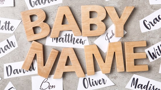 Los nombres de bebé más puestos en cada década
