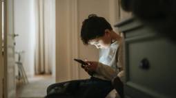 Aplicaciones bóveda: ¿sabes lo que puede ocultar el móvil de tu hijo?