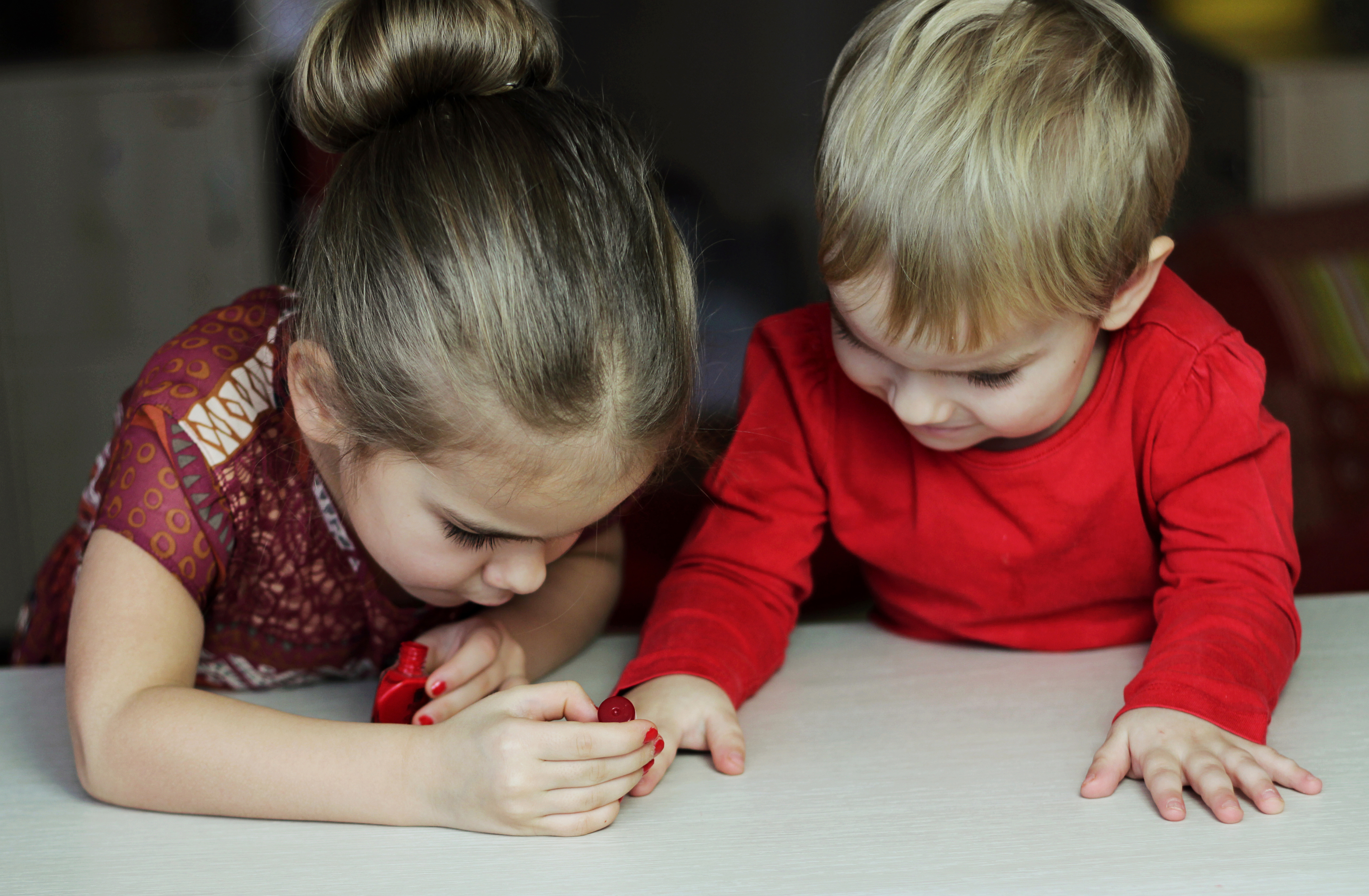 ¿A qué edad pueden pintarse las uñas los niños?