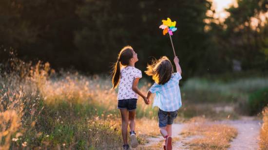 La naturaleza es una medicina emocional para nuestros hijos, según la Universidad de Cambridge