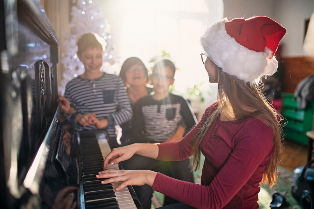 Letra de los villancicos navideños más populares para cantar con niños