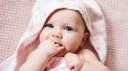 Guía rápida con más de 600 nombres para niña - Fuente: iStock