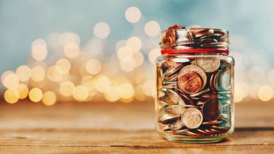 ¿Es recomendable regalar dinero a un niño en Reyes?