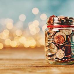 ¿Es recomendable regalar dinero a un niño en Reyes?