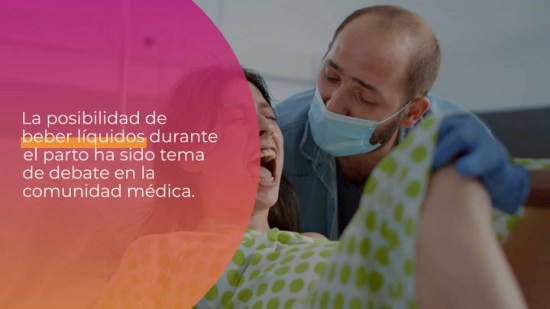 ¿Se puede beber agua durante el parto?