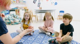 niños en la escuela infantil