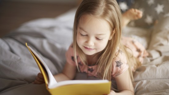 Los mejores poemas infantiles cortos para fomentar la lectura en niños - Pexels