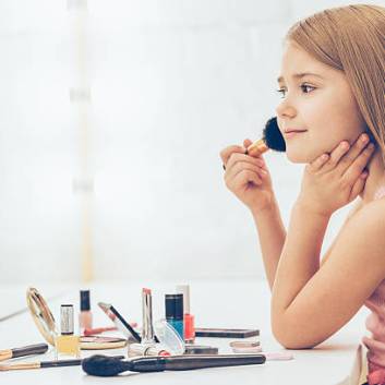 Maquillaje antes que juguetes: el fenómeno de los 'Sephora Kids' y su impacto en la infancia moderna