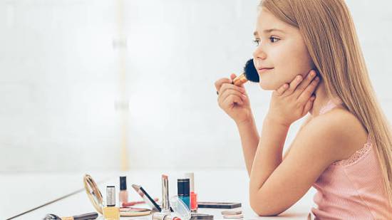 Maquillaje antes que juguetes: el fenómeno de los 'Sephora Kids' y su impacto en la infancia moderna