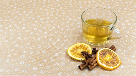 Infusión de hierbas para aliviar la tos en los niños