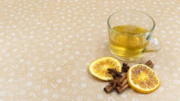 Infusión de hierbas para aliviar la tos en los niños
