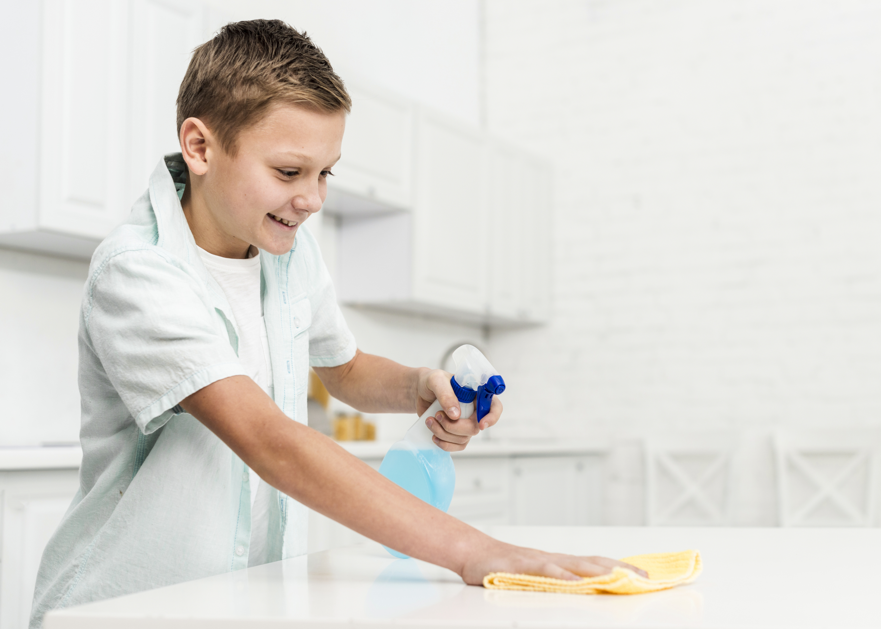 Tabla de tareas del hogar para los niños según la edad - Freepik