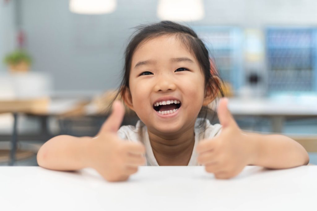 30 frases de agradecimiento y gratitud para enseñar a los niños a dar las gracias - Fuente: iStock
