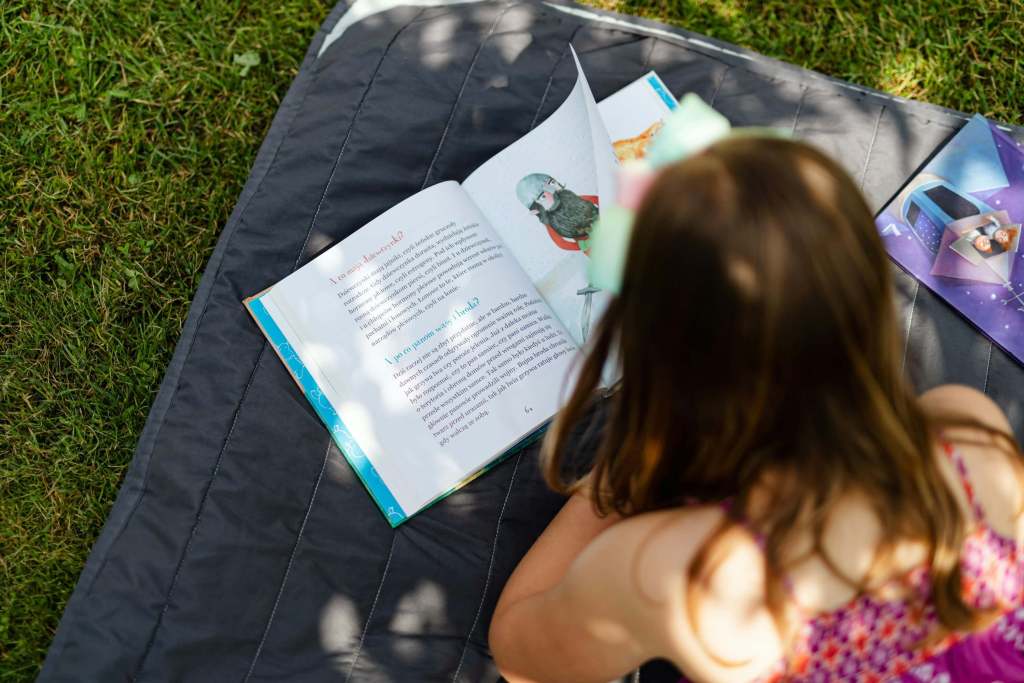Los mejores poemas infantiles cortos para fomentar la lectura en niños - Pexels
