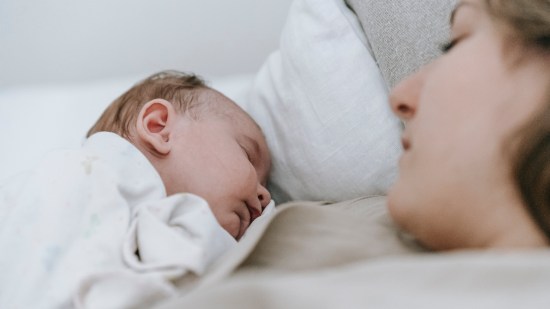 Madre con su bebé recién nacido