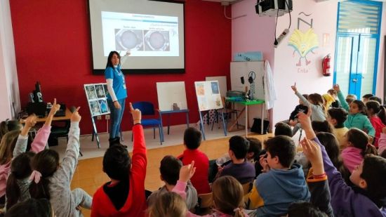 ASEICA acerca el perfil de científicas españolas a los centros educativos de toda España