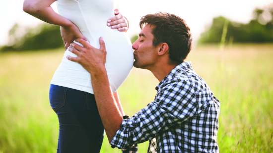 Síndrome de Couvade: ¿puede experimentar tu pareja los mismos síntomas de embarazo?