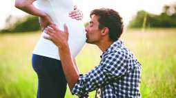 Síndrome de Couvade: ¿puede experimentar tu pareja los mismos síntomas de embarazo?