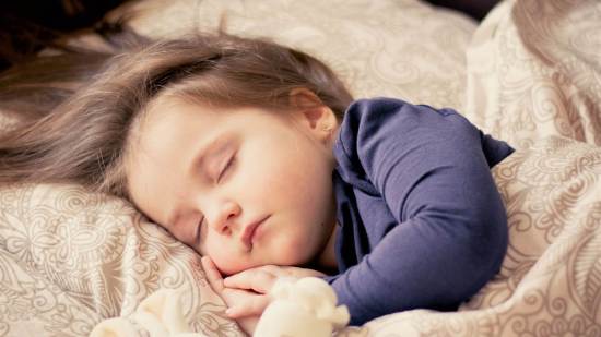 Niña durmiendo