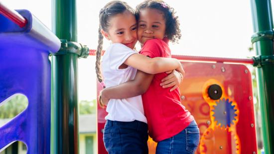 10 poemas cortos y bonitos sobre la amistad - Fuente: iStock