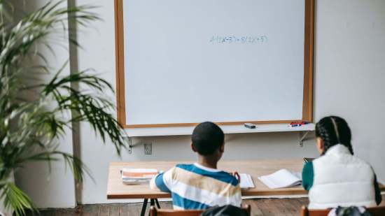 Cómo enseñar la tabla de multiplicar del 9 en casa con trucos sencillos - Pexels