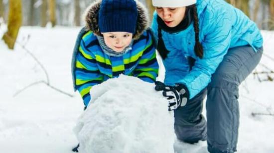 Consejos y trucos para hacer un muñeco de nieve con niños