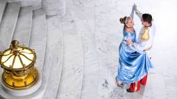 Cenicienta y el Príncipe Encantador bailando