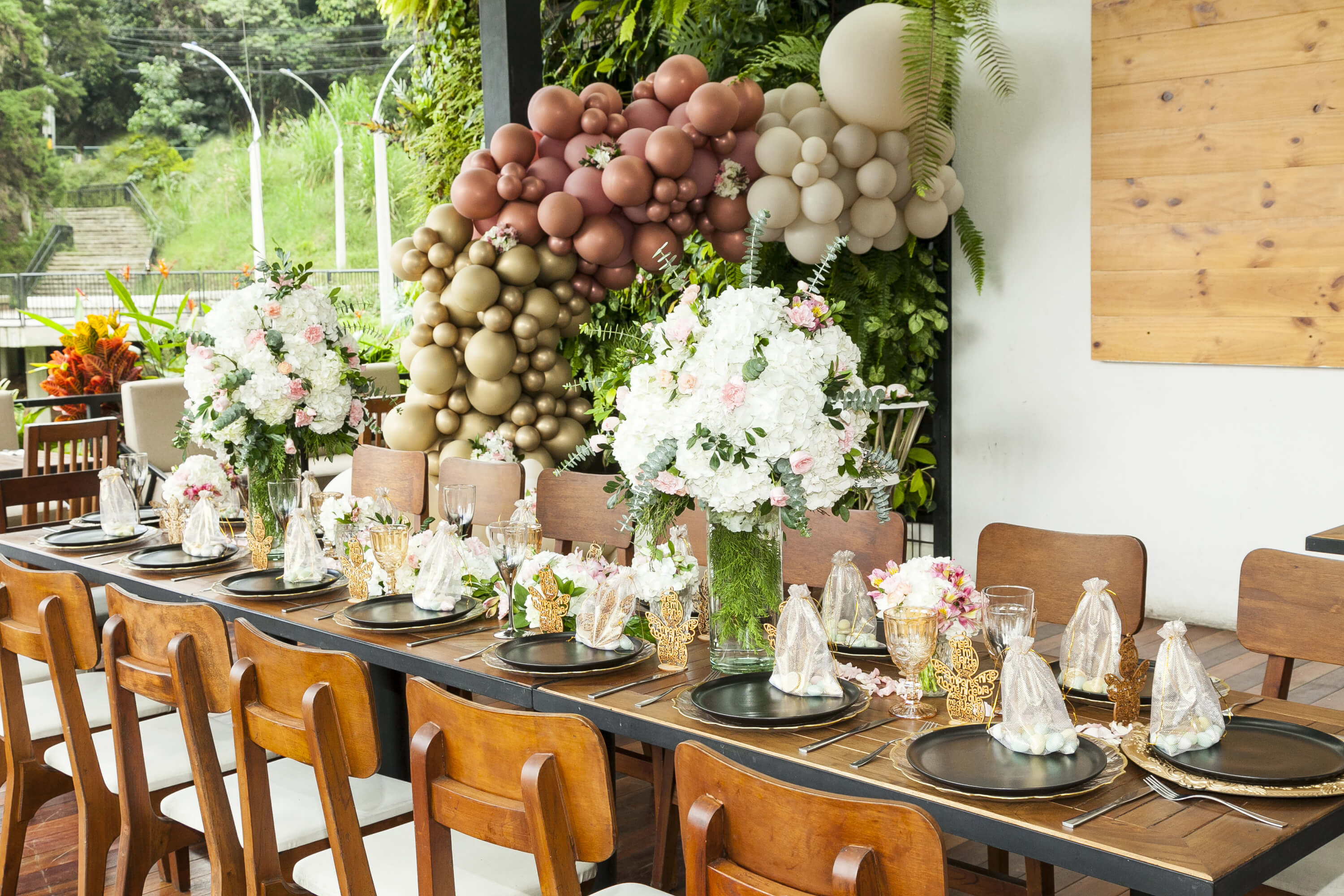 Mesa de invitados a una primera comunión