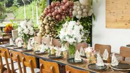 Mesa de invitados a una primera comunión
