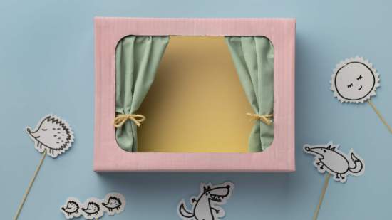 Jugar a interpretar una obra de teatro con niños
