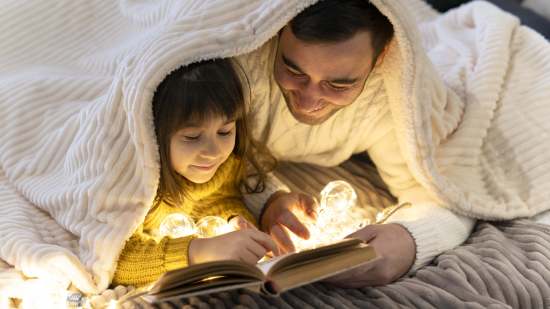 Leer cuentos con los niños - Fuente: Freepik