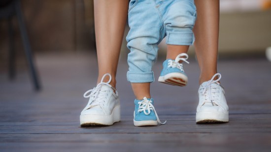 Zapatos respetuosos para bebés de Decathlon: claves para elegir el calzado ideal para los primeros pasos de tu hijo
