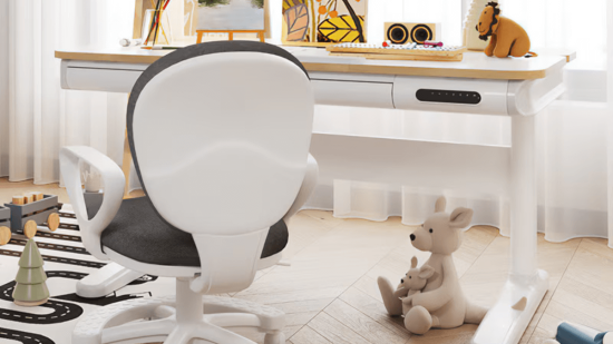 La mesa elevable infantil que tu hijo necesitará en su espacio de estudio