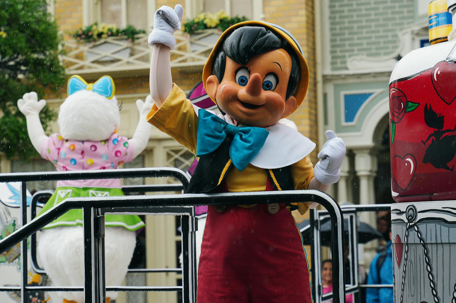 pinocchio parade at disneyland paris