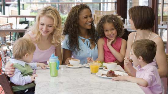 Consejos para salir a cenar con bebés