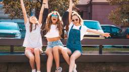 Los adolescentes deben pasar tiempo con sus amigos