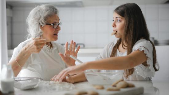 La abuela paterna es una persona muy importante en la vida de cualquier niño - Fuente: Pexels