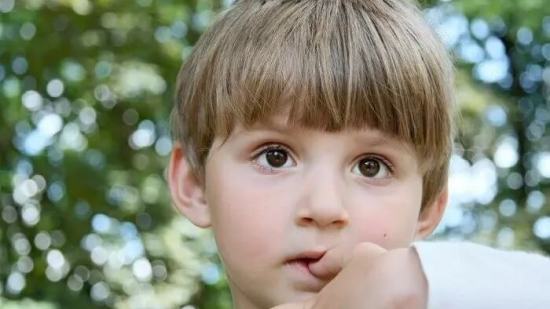 Por-qué-mi-hijo-se-muerde-las-uñas-y-cómo-evitarlo-e1452160831140-700x466.jpg
