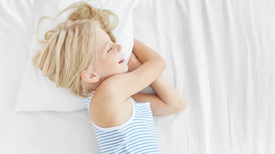 Beneficios de que los niños duerman en su cama