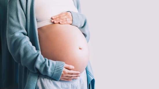 ¿La forma de tu barriguita de embarazada revela si tu bebé será niño o niña?