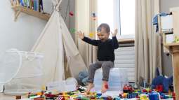 Juguetes de construcción para estimular las habilidades infantiles