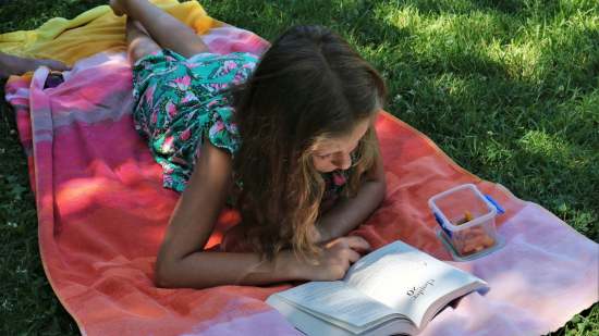niña leyendo