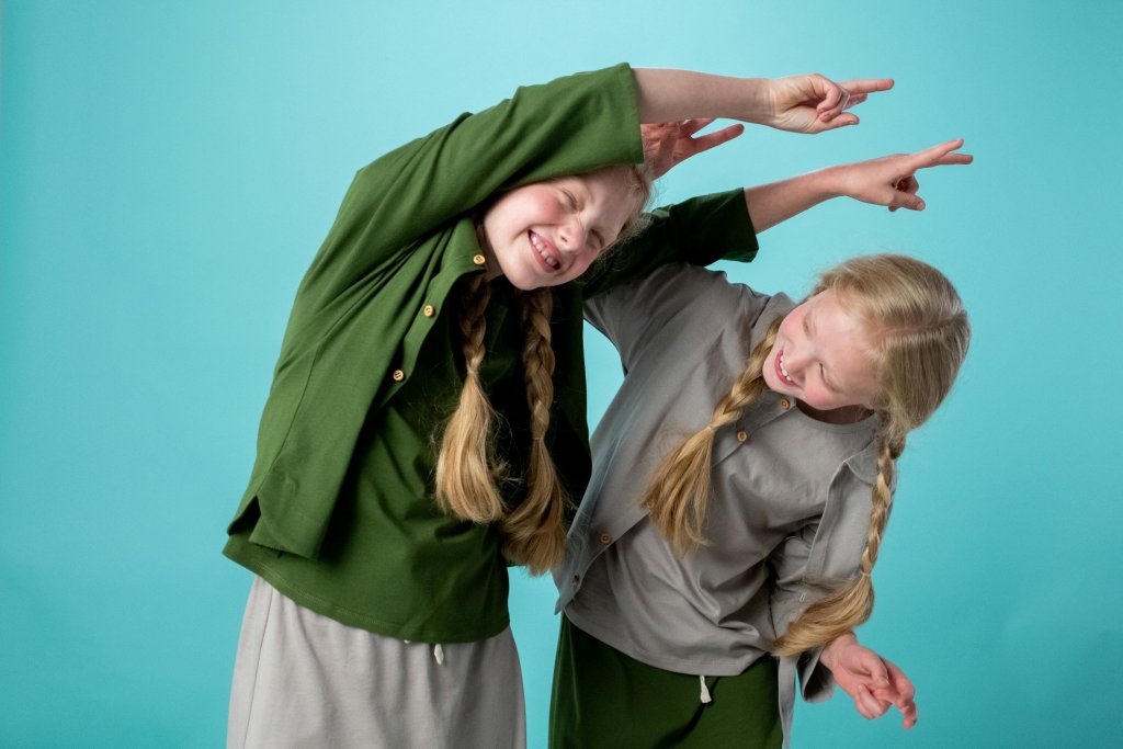 Canciones del verano clásicas para bailar con niños: hits que harán moverse a toda la familia