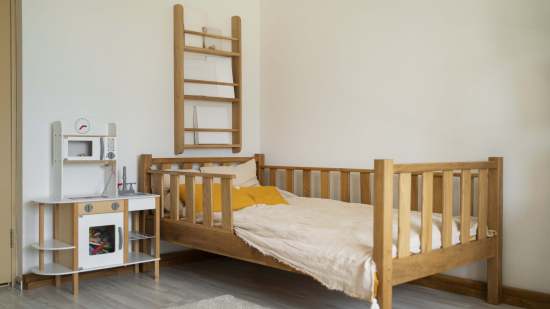 Por qué los niños deberían dormir en camas Montessori