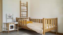 Por qué los niños deberían dormir en camas Montessori